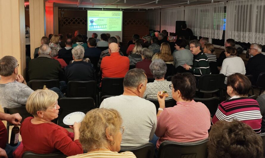 Volle Halle beim Filmabend